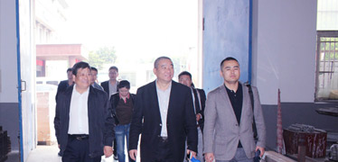 热烈欢迎山东源根石化领导一行来我集团参观考察